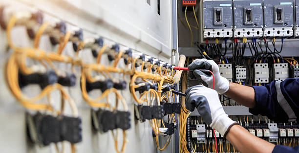 Professional Electrician technician working in Lynn Haven, FL